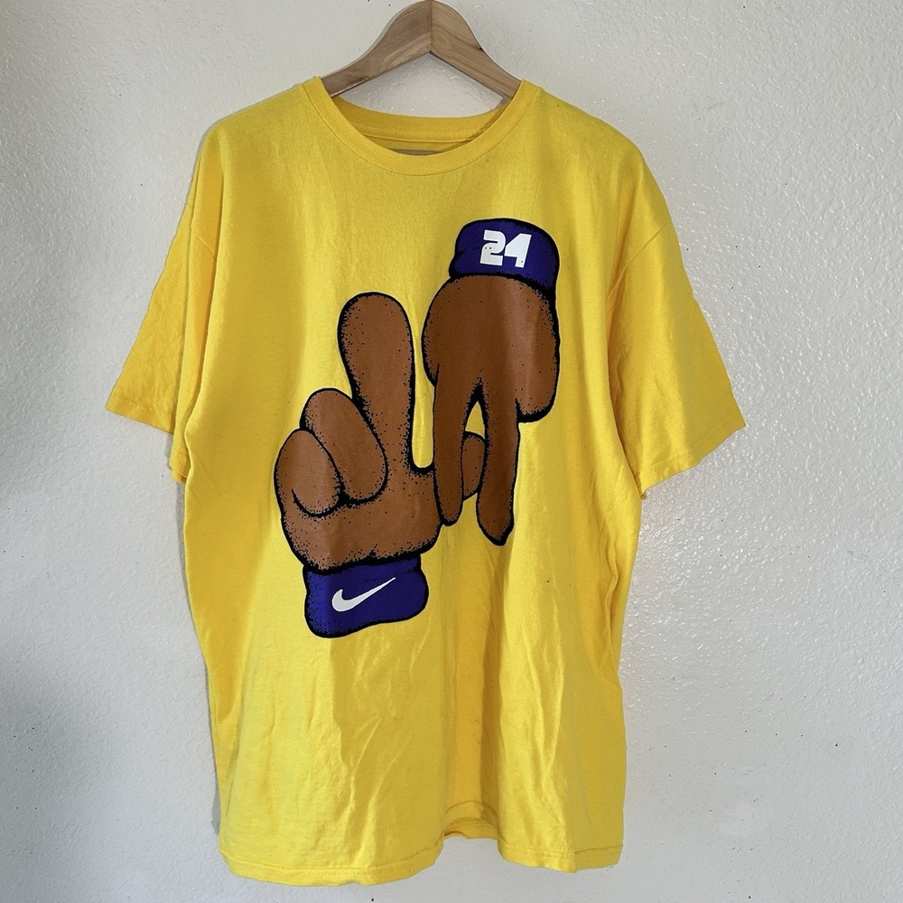 Nike Kobe Bryant 24 Puppet Hands LA Lakers T Shirt Size Large Double Sided